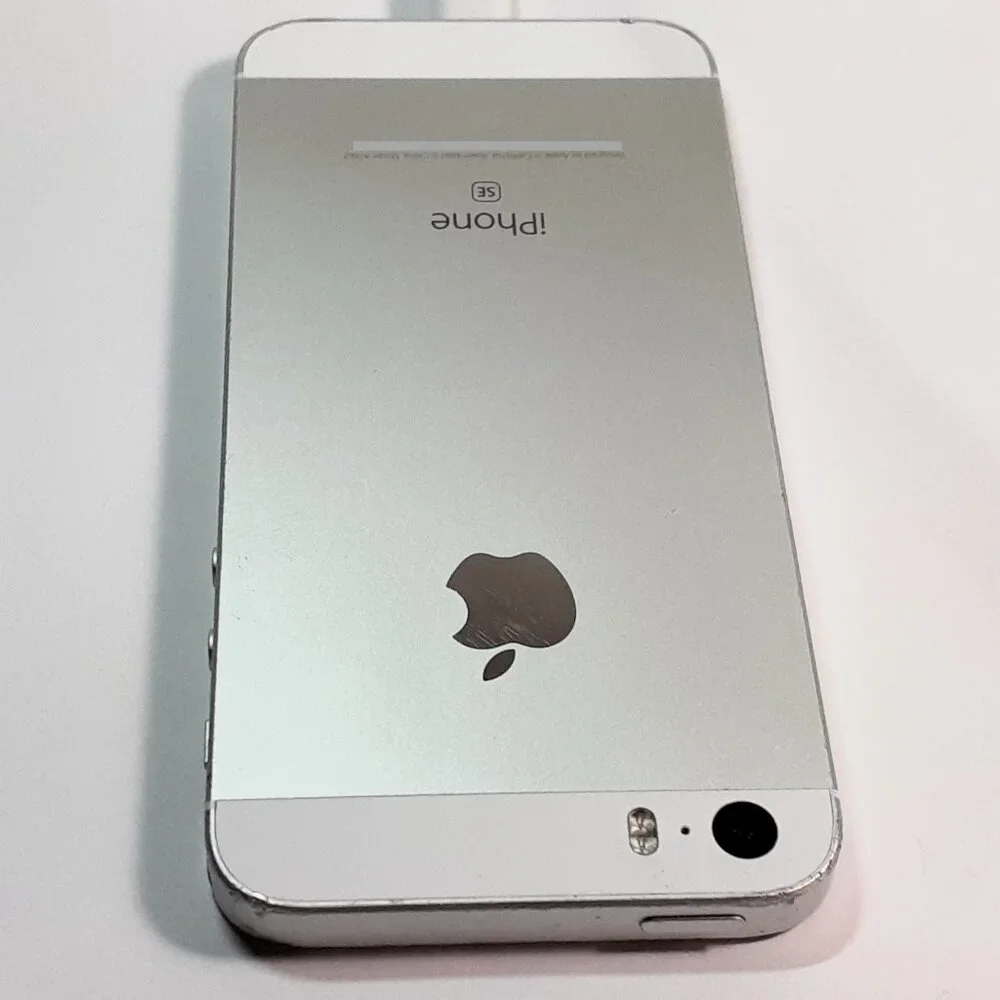 Apple iPhone SE 1st Generation (A1662 [WHITE-SILVER)-(Selling For parts only)